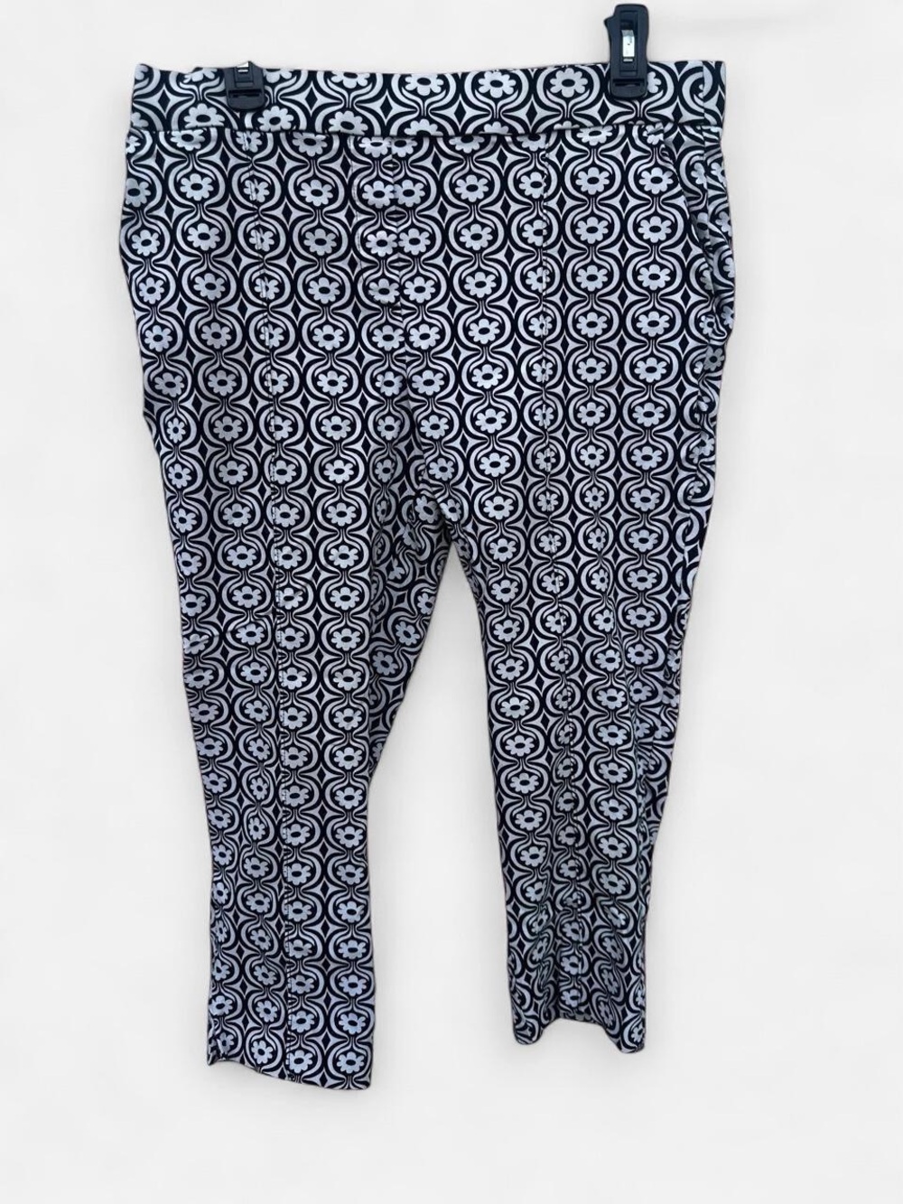 Jules & Leopold Black and White Geometric Capri Leggings
